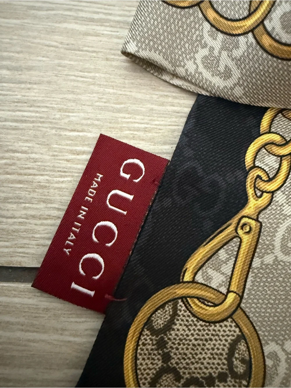 New with box GG Gucci chain silk scrunchie